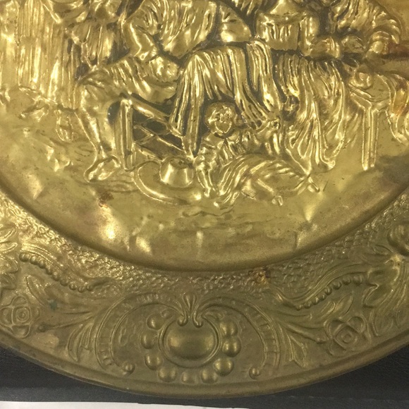 Antique English Brass Hammered Embossed Wall Decorative Plate Victorian BarScene - Picture 7 of 12